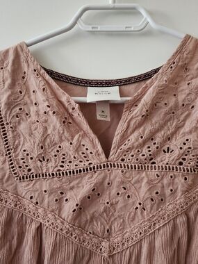 Knox Rose Mauve Embroidered V-Neck Blouse